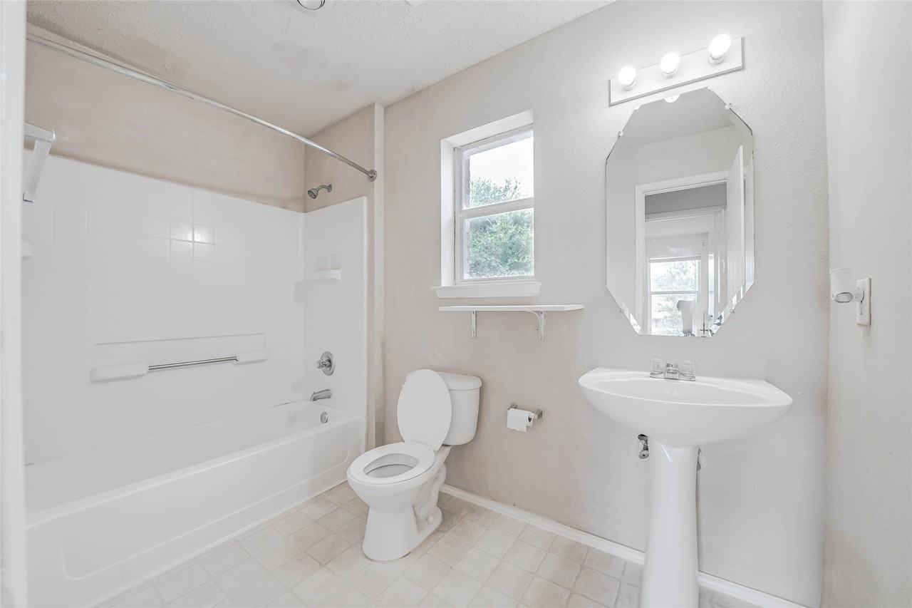 7012 Sorcey Rd - Photo 5 of 11
