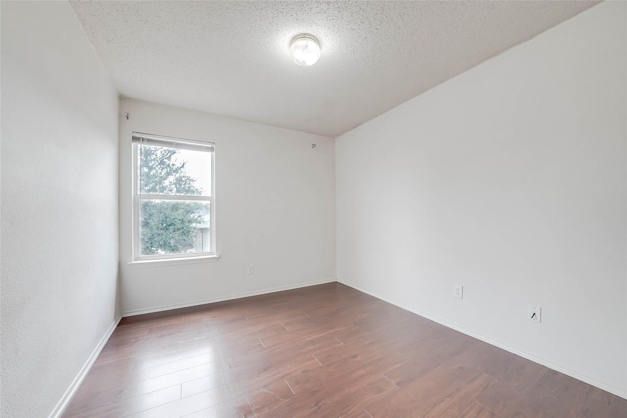 7012 Sorcey Rd - Photo 6 of 11