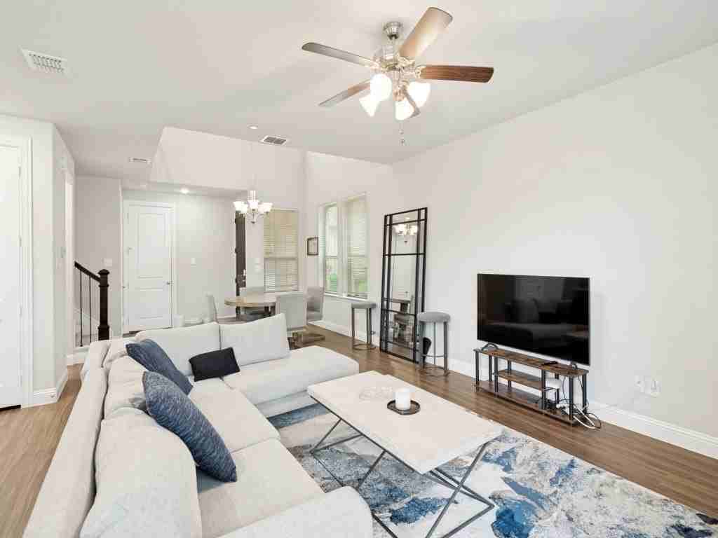 3053 Galveston St - Photo 2 of 23