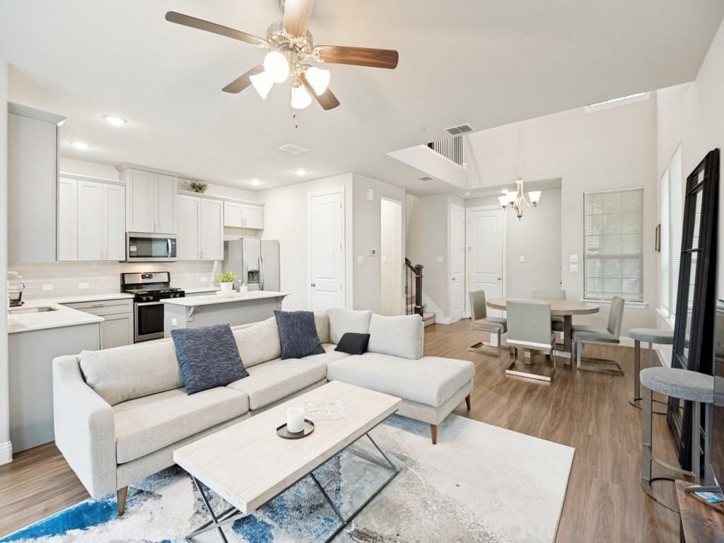 3053 Galveston St - Photo 5 of 23