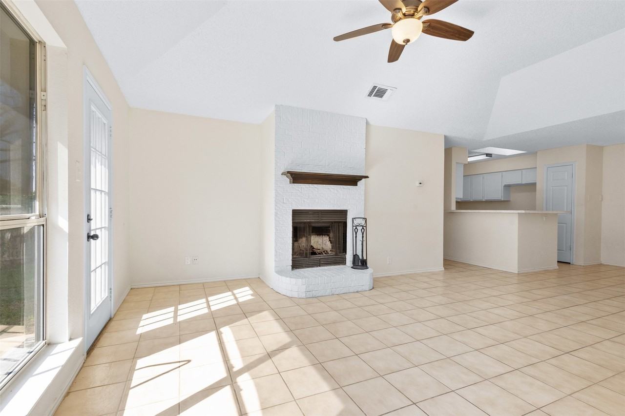 217 N Bugle Dr - Photo 6 of 17