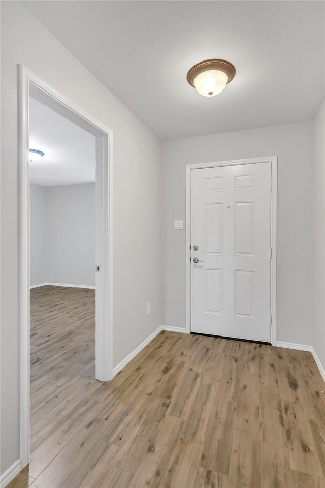 16329 Severn Ln - Photo 5 of 33