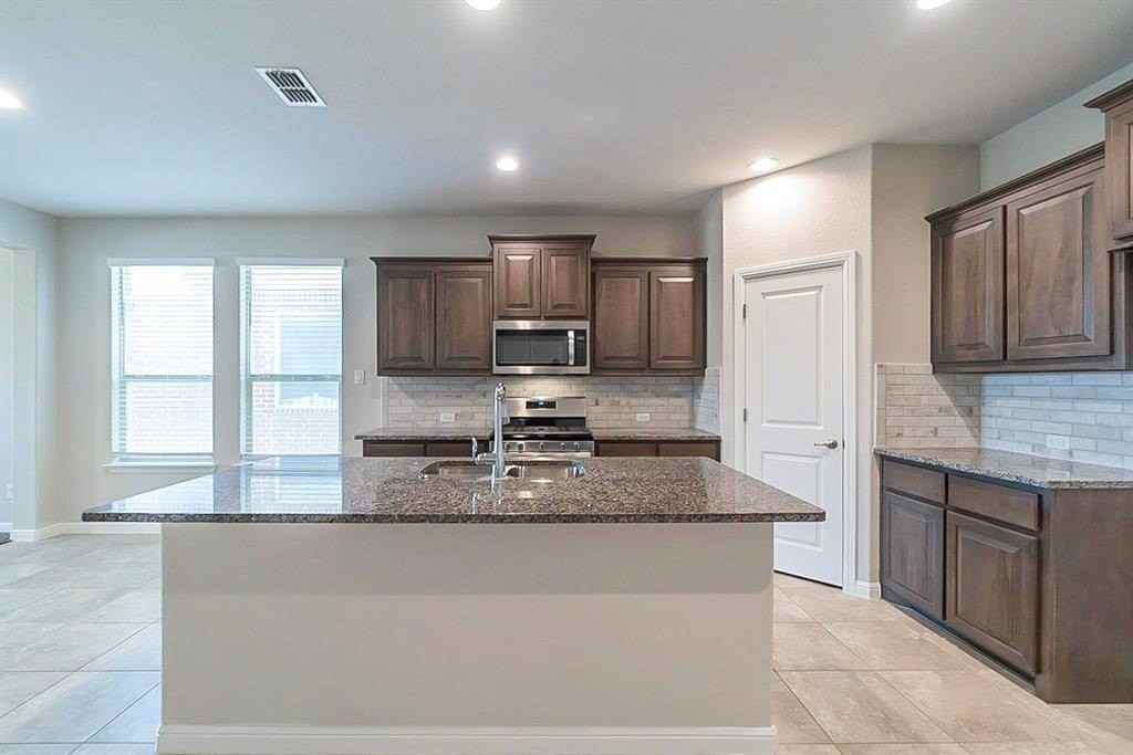 16141 Bronte Ln - Photo 4 of 18