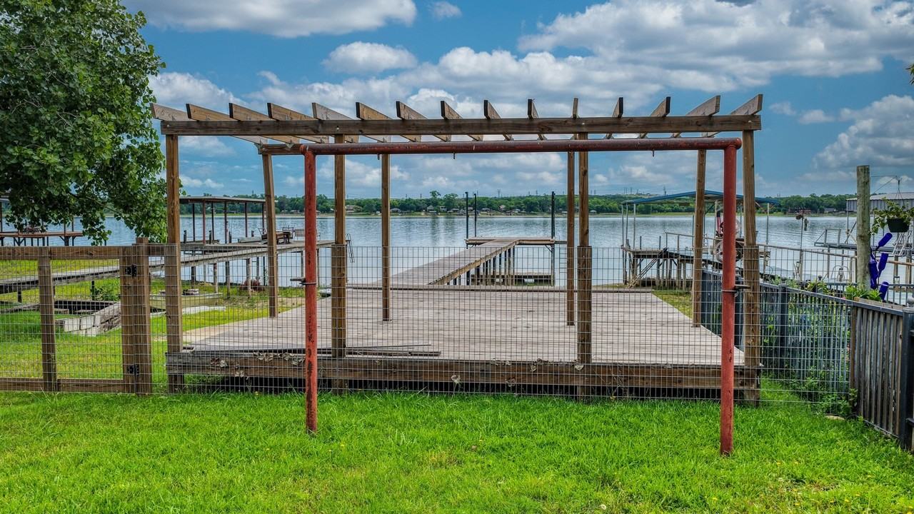 1028 W Lake Dr - Photo 4 of 35