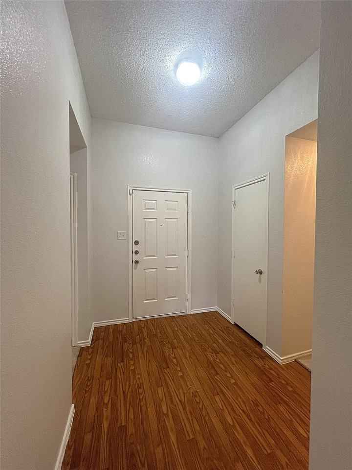 1616 Logan Dr - Photo 4 of 34