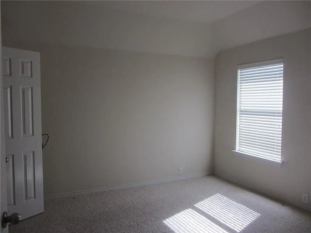 7425 Danbridge Ln - Photo 5 of 10