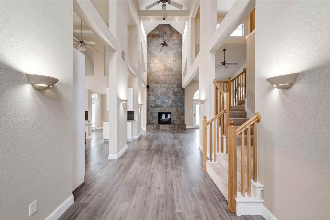 2420 Fawkes Ln - Photo 4 of 39