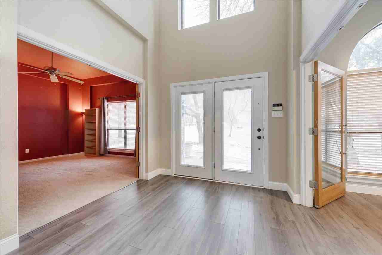 2420 Fawkes Ln - Photo 6 of 39