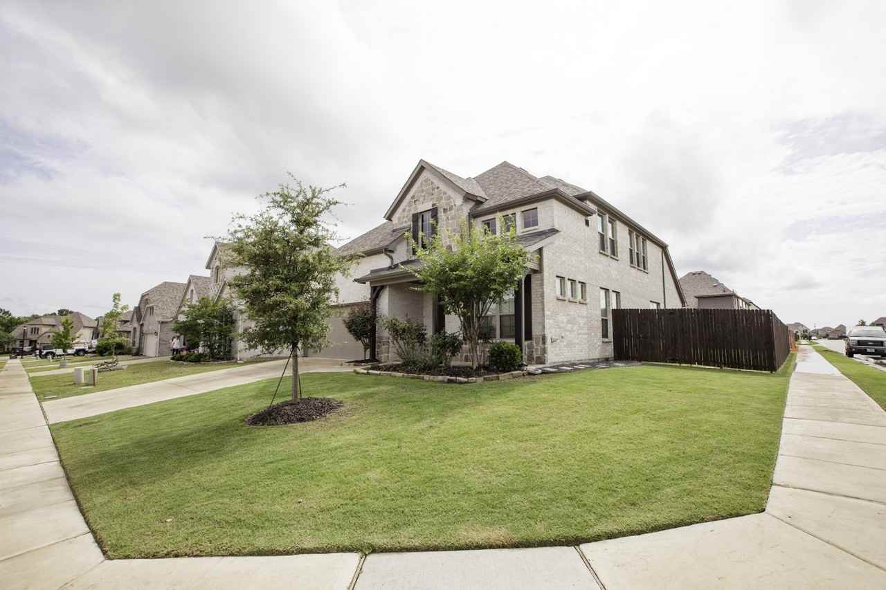 1501 Laurence Ln - Photo 2 of 40