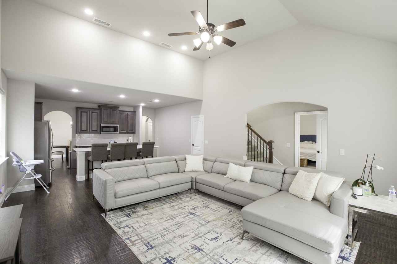 1501 Laurence Ln - Photo 6 of 40