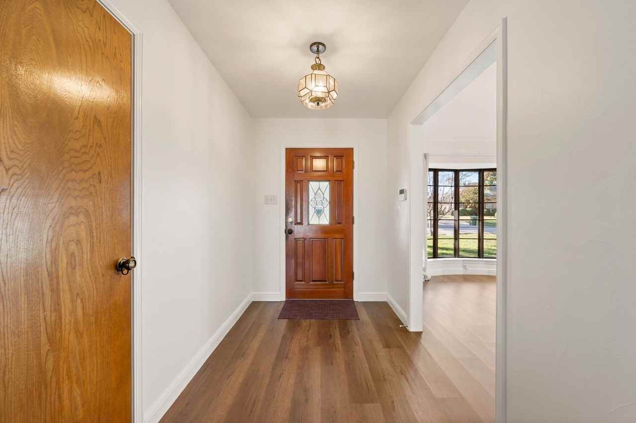 507 Crestview Dr - Photo 5 of 29