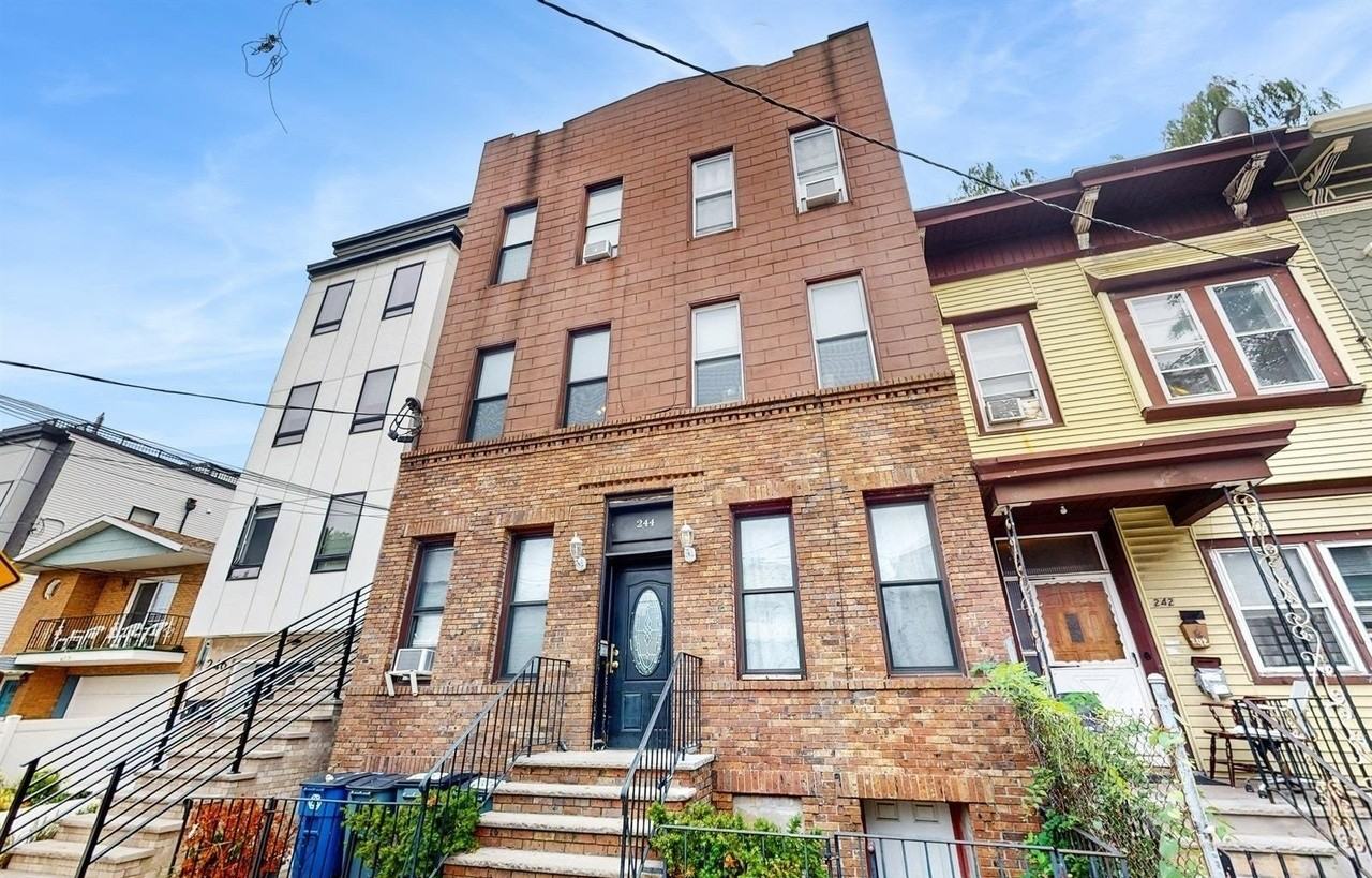 244 Webster Ave - Photo 2 of 24