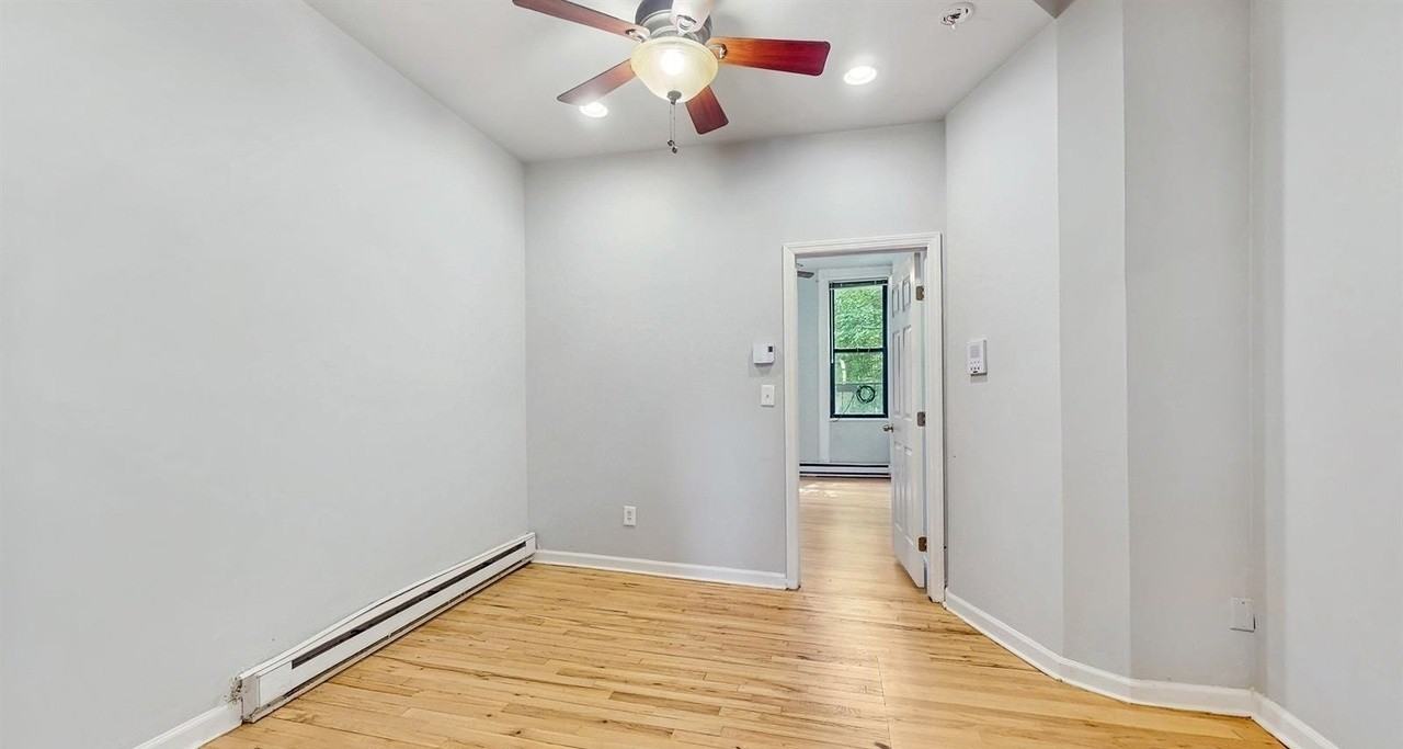 244 Webster Ave - Photo 3 of 24