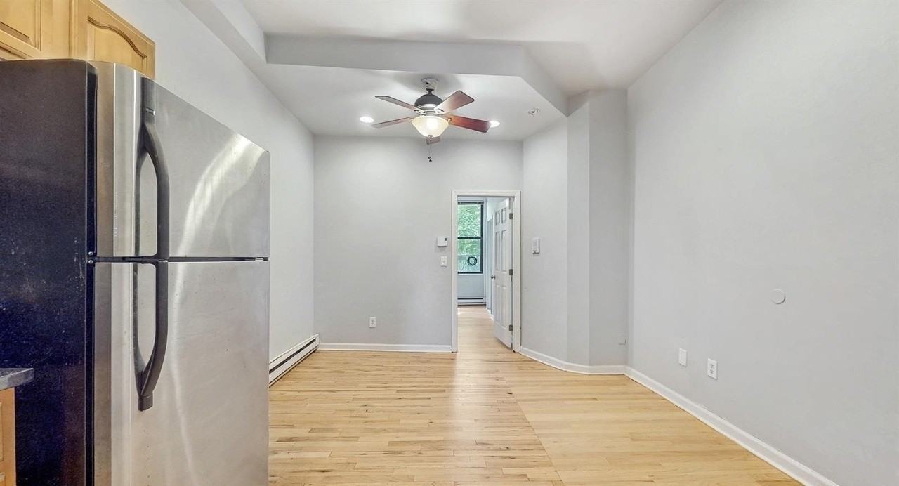 244 Webster Ave - Photo 5 of 24