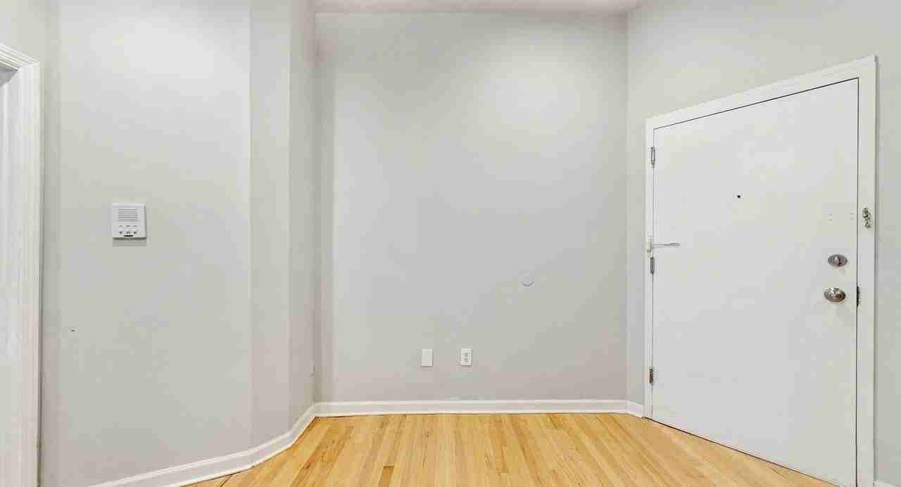 244 Webster Ave - Photo 6 of 24