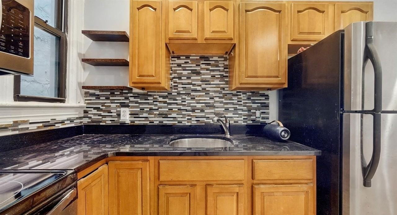 244 Webster Ave - Photo 7 of 24