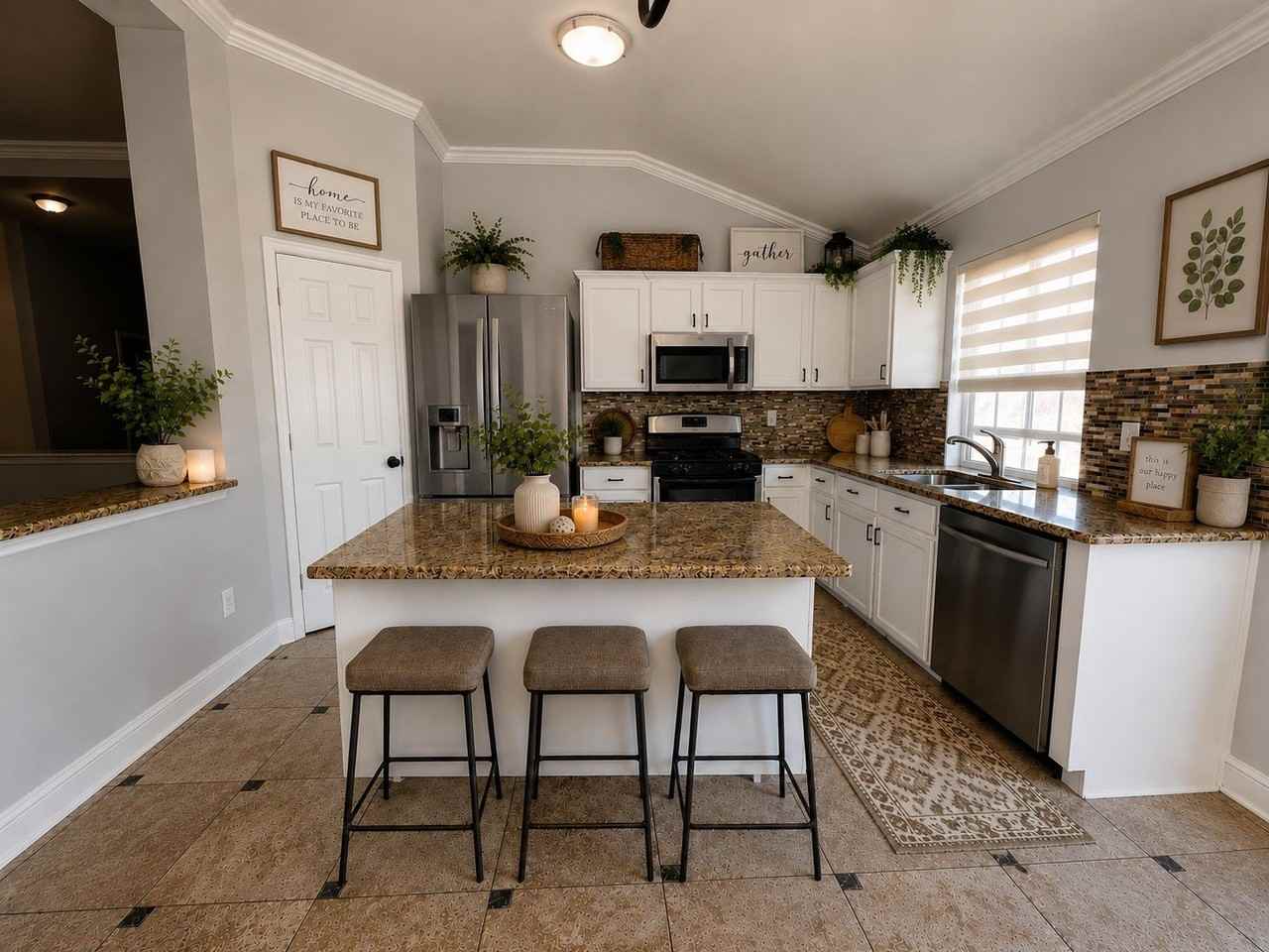 813 Essex Dr - Photo 5 of 13
