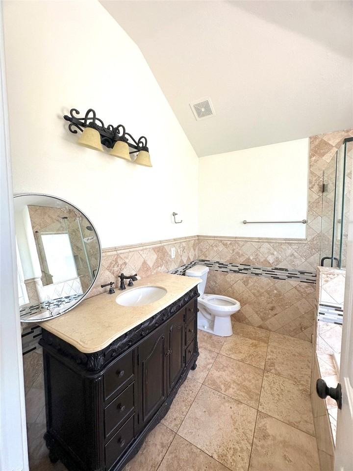 813 Essex Dr - Photo 7 of 13