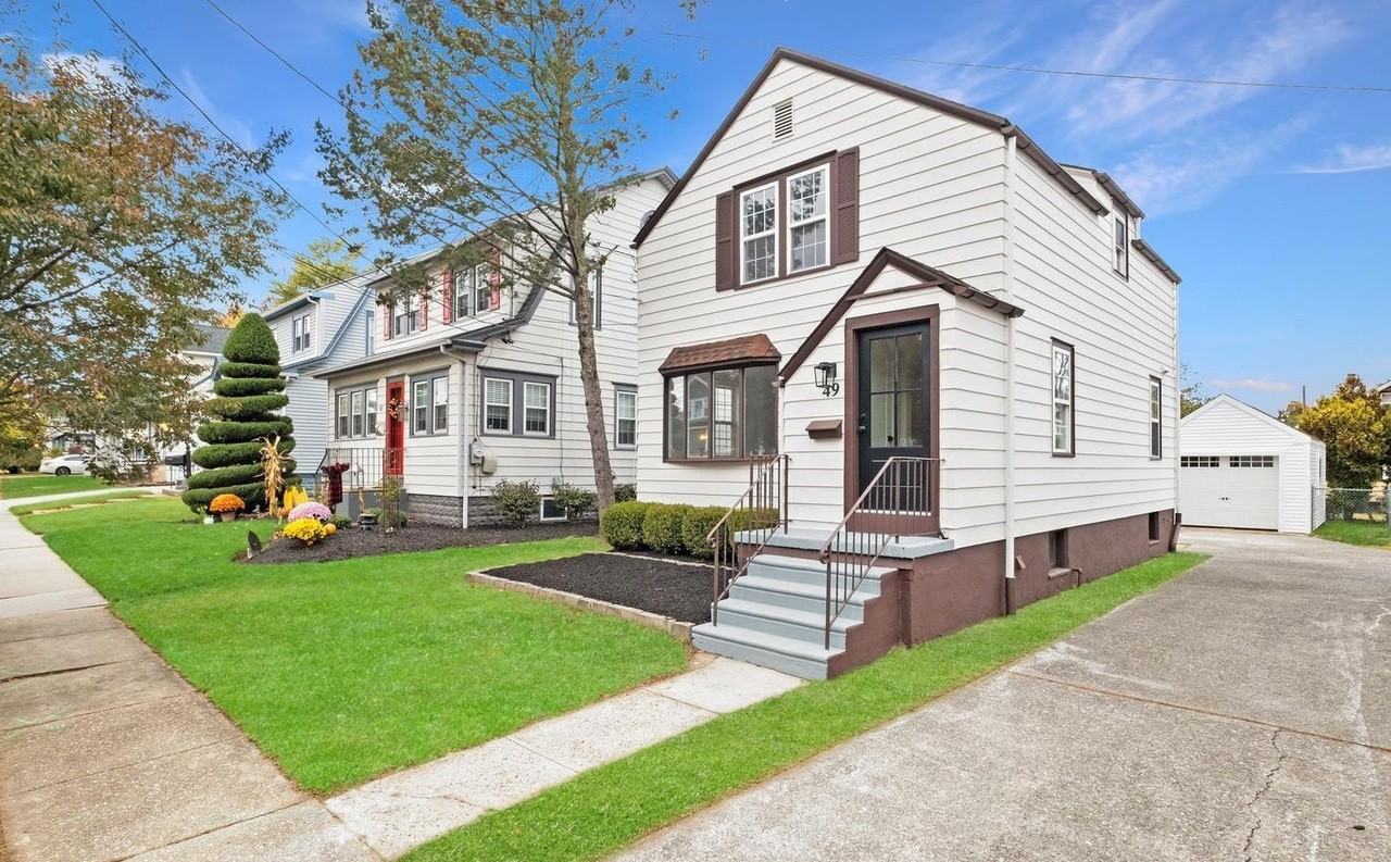 49 E Greenwood Ave - Photo 3 of 35
