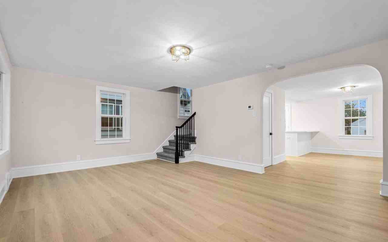 49 E Greenwood Ave - Photo 4 of 35