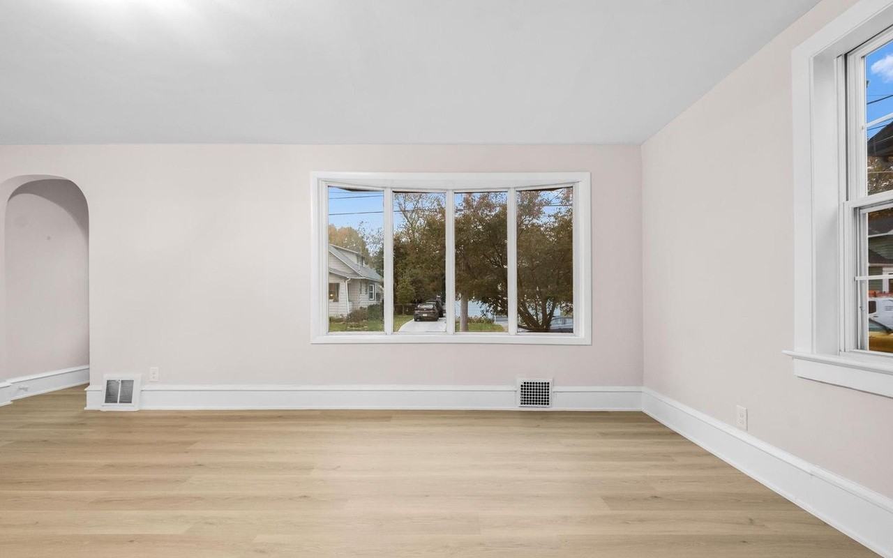 49 E Greenwood Ave - Photo 6 of 35