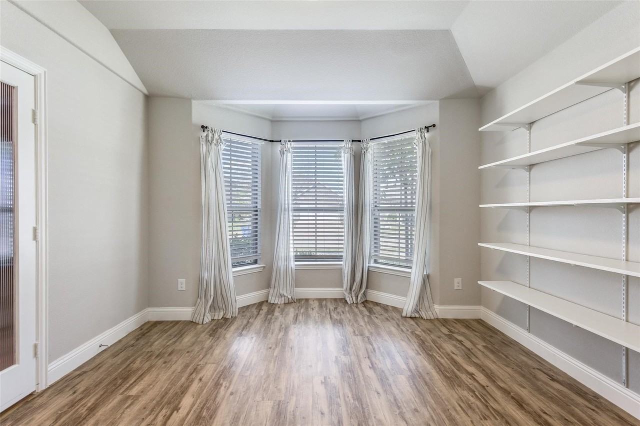 3725 Holley Ridge Way - Photo 4 of 25