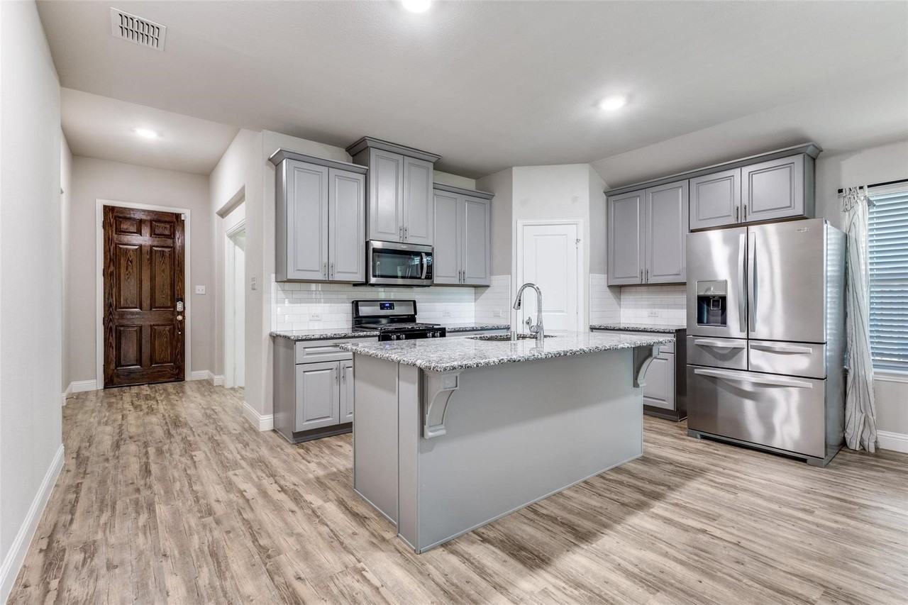 3725 Holley Ridge Way - Photo 6 of 25