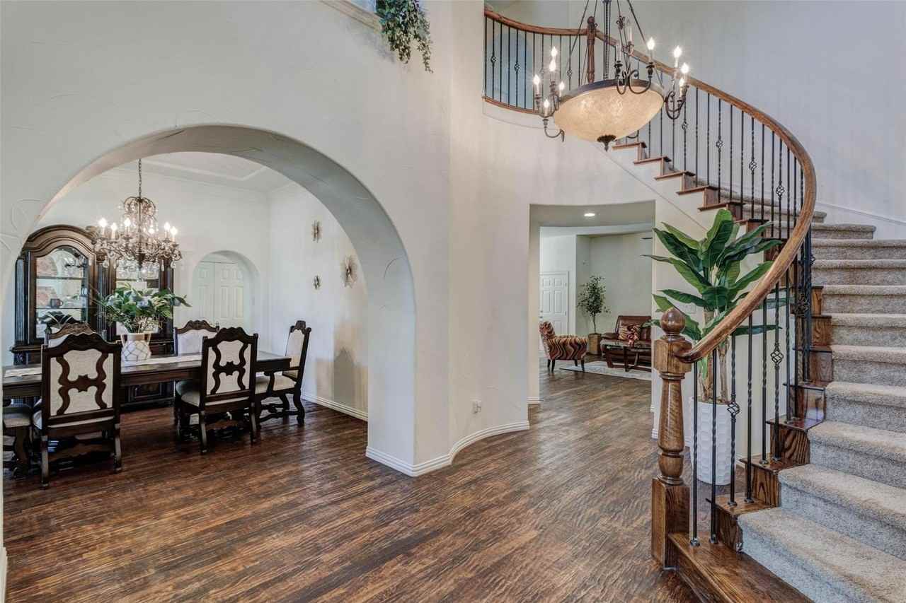 9823 Carriage Hill Ln - Photo 2 of 25