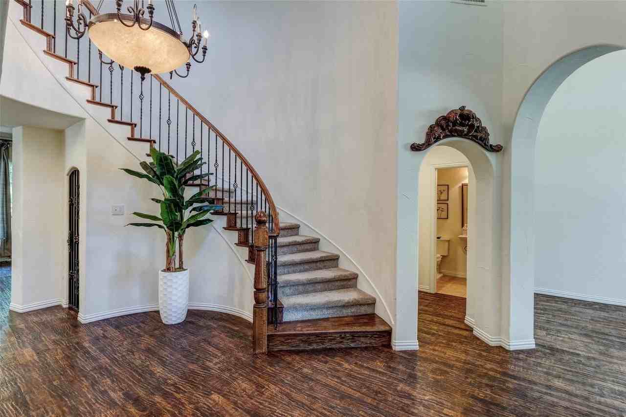 9823 Carriage Hill Ln - Photo 3 of 25