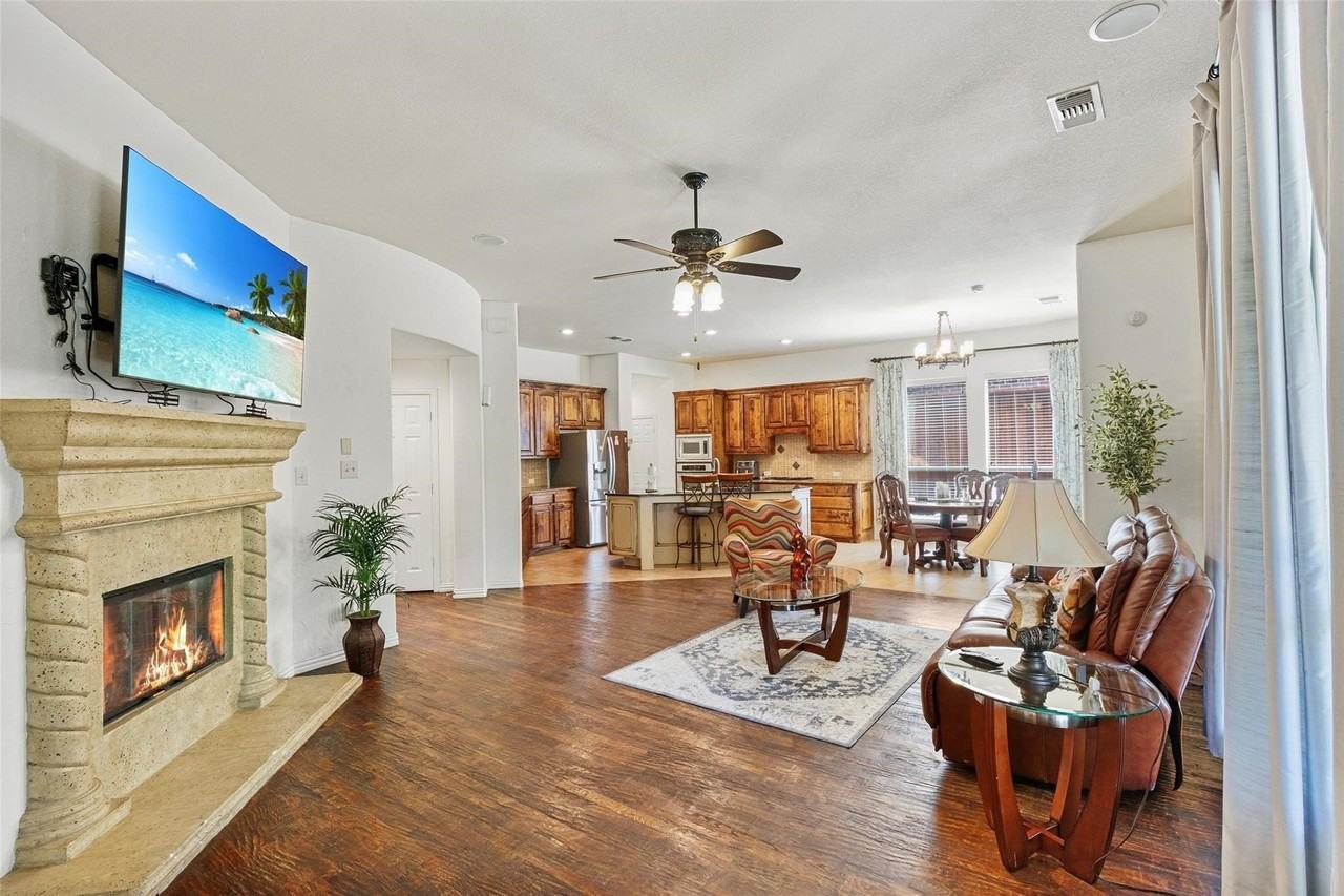 9823 Carriage Hill Ln - Photo 4 of 25