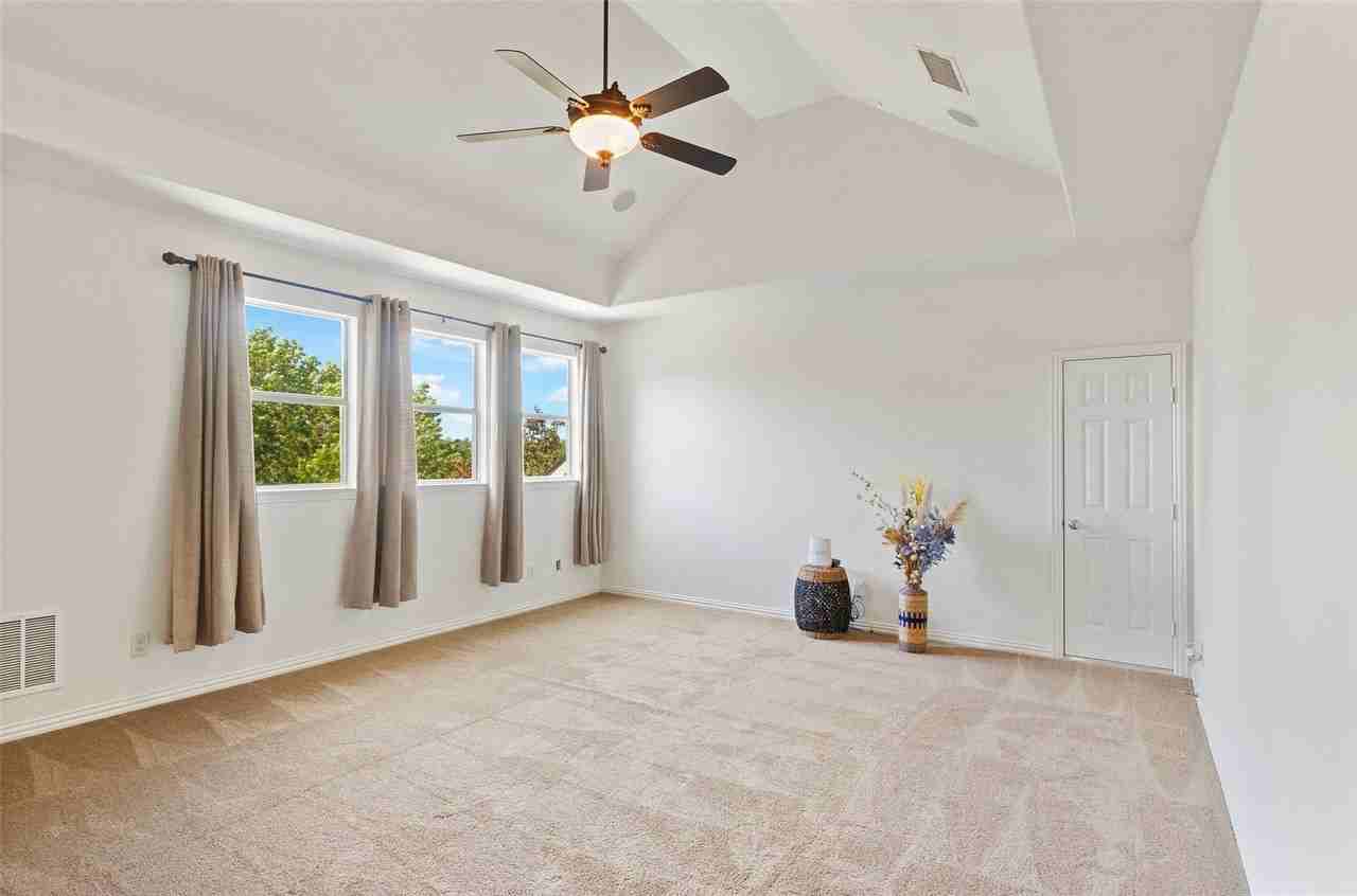 9823 Carriage Hill Ln - Photo 5 of 25