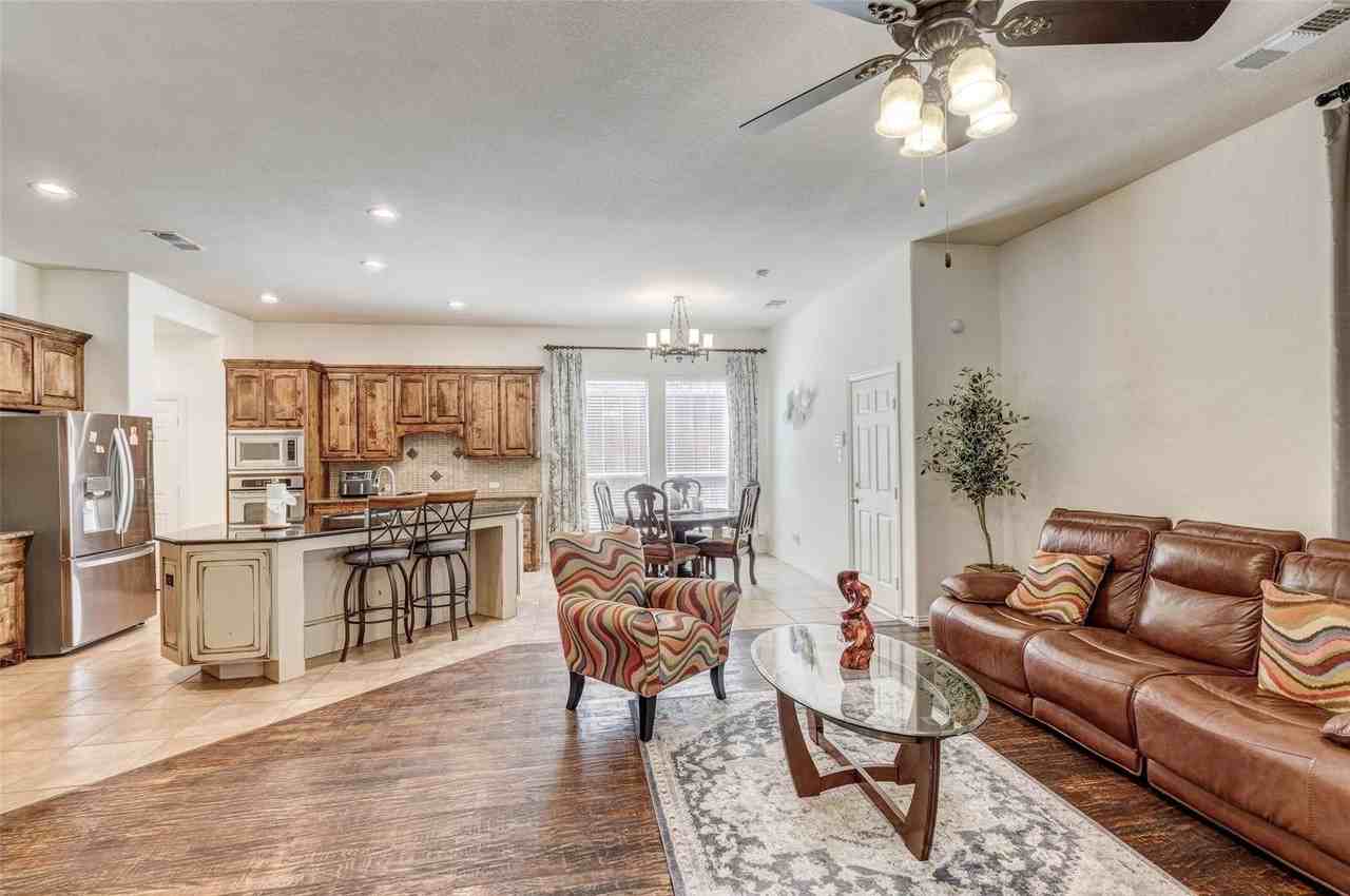 9823 Carriage Hill Ln - Photo 6 of 25