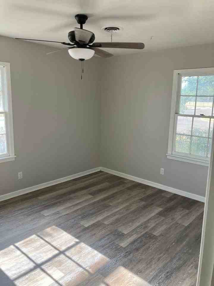 3702 Wilshire Dr - Photo 3 of 12