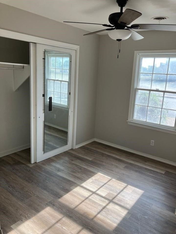 3702 Wilshire Dr - Photo 4 of 12