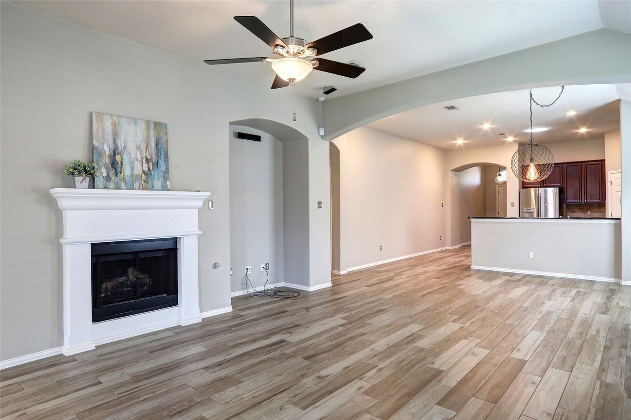 2804 Cascade Cove Dr - Photo 5 of 26