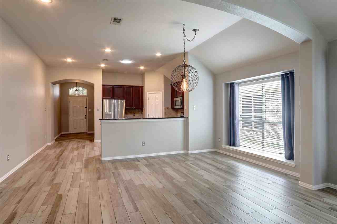 2804 Cascade Cove Dr - Photo 6 of 26