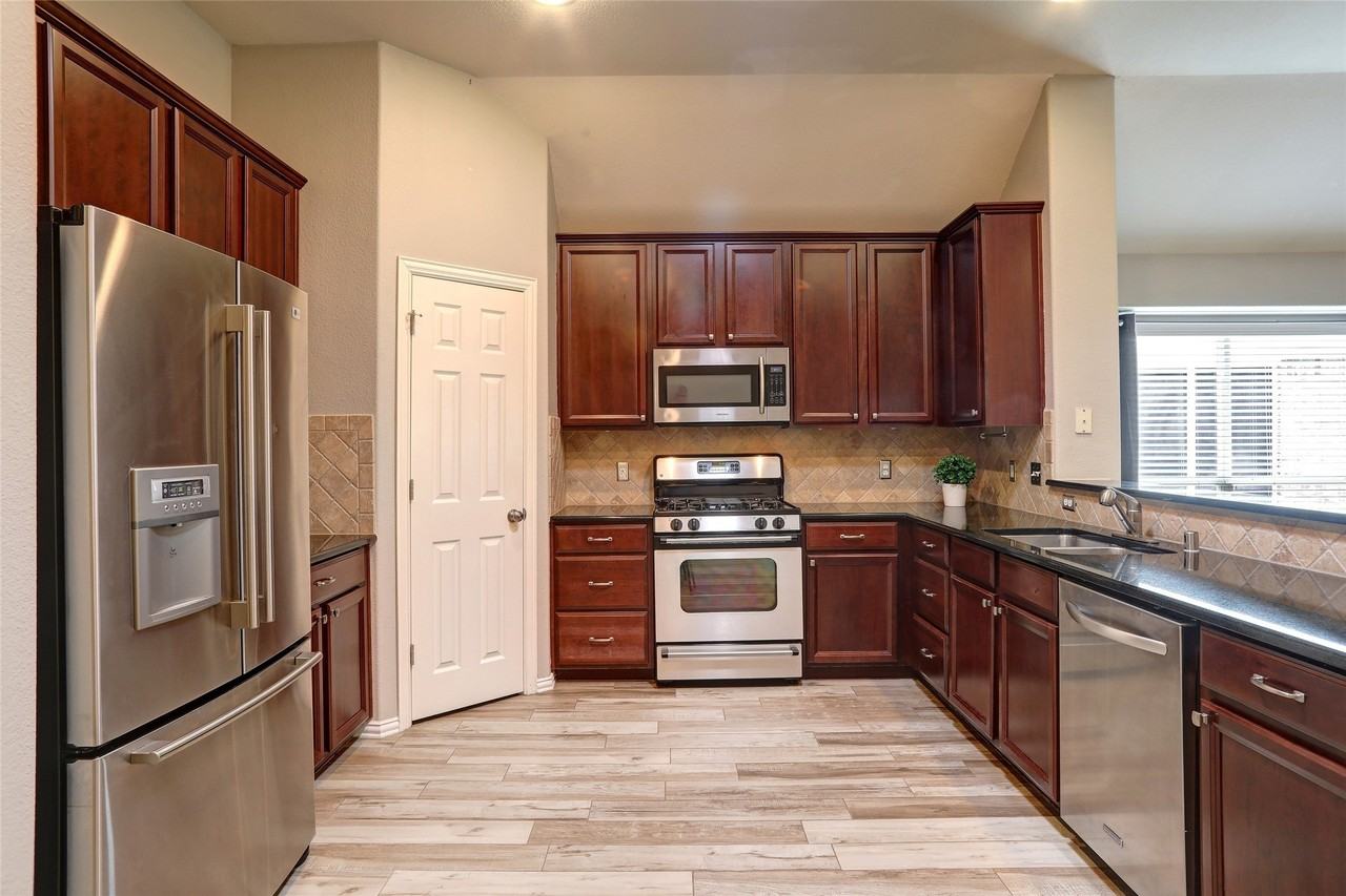 2804 Cascade Cove Dr - Photo 7 of 26