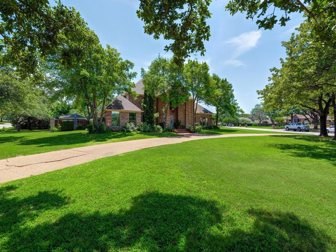 910 Emerald Blvd - Photo 4 of 30
