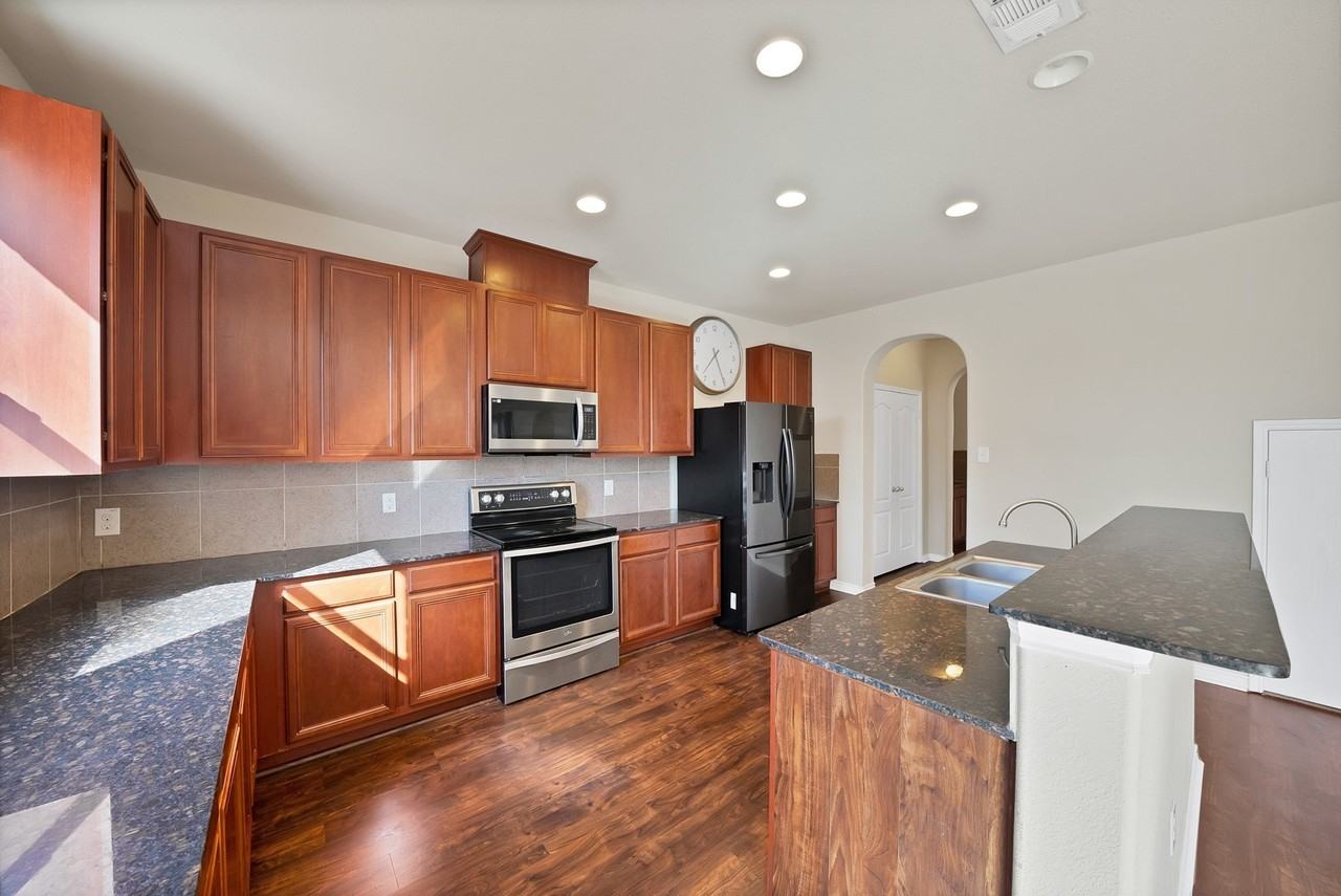 2316 Cup Dr - Photo 6 of 29
