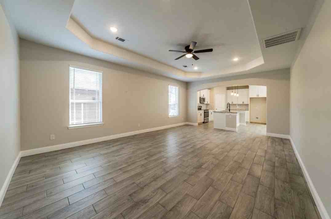 2125 Beaumont St - Photo 2 of 7