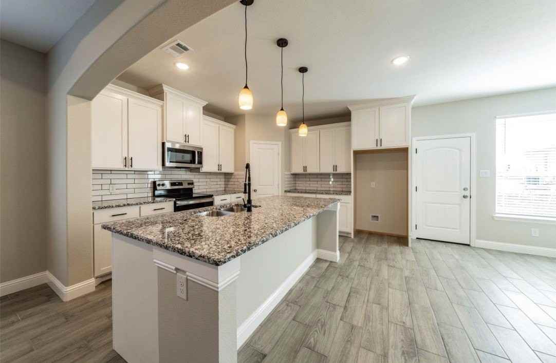 2125 Beaumont St - Photo 3 of 7