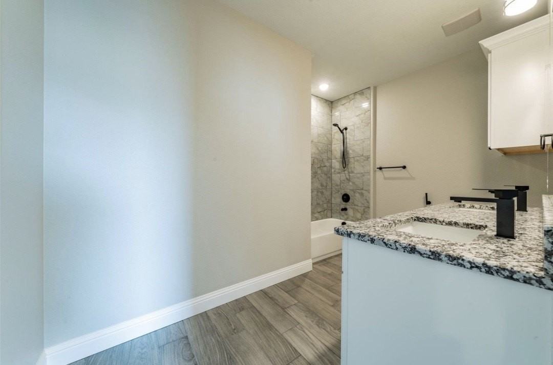 2125 Beaumont St - Photo 6 of 7