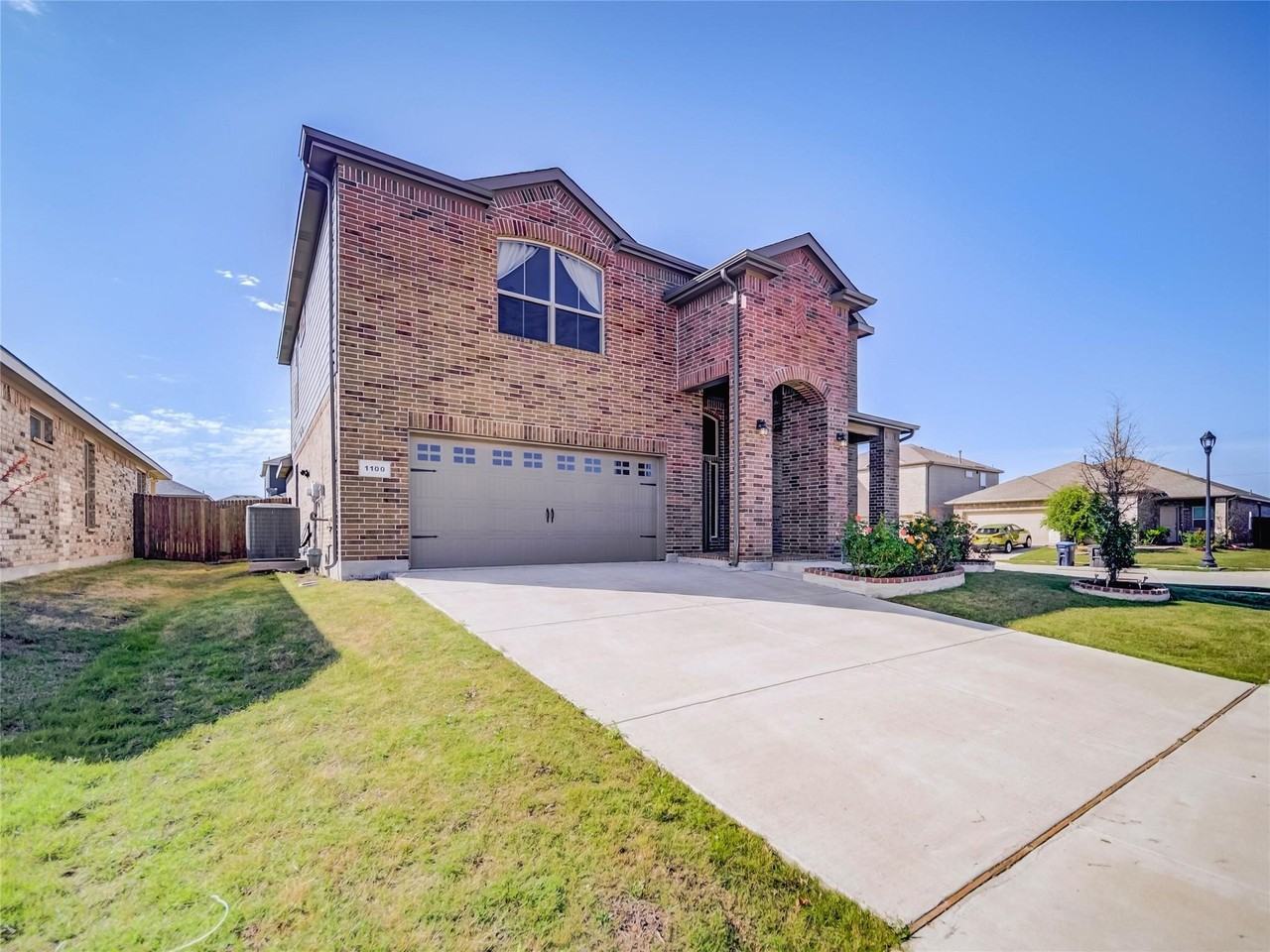1100 Twin Brooks Ln - Photo 2 of 23