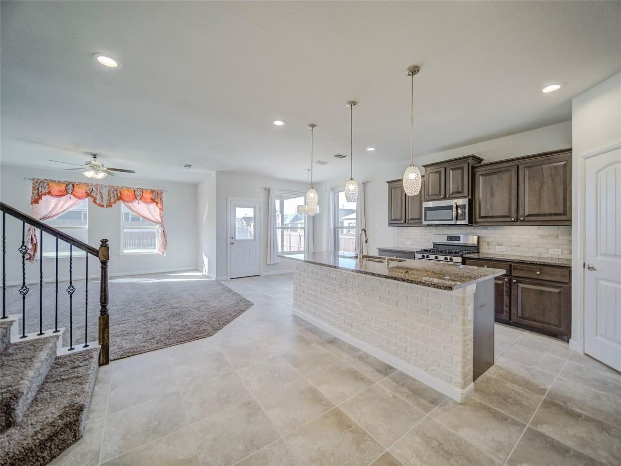 1100 Twin Brooks Ln - Photo 4 of 23