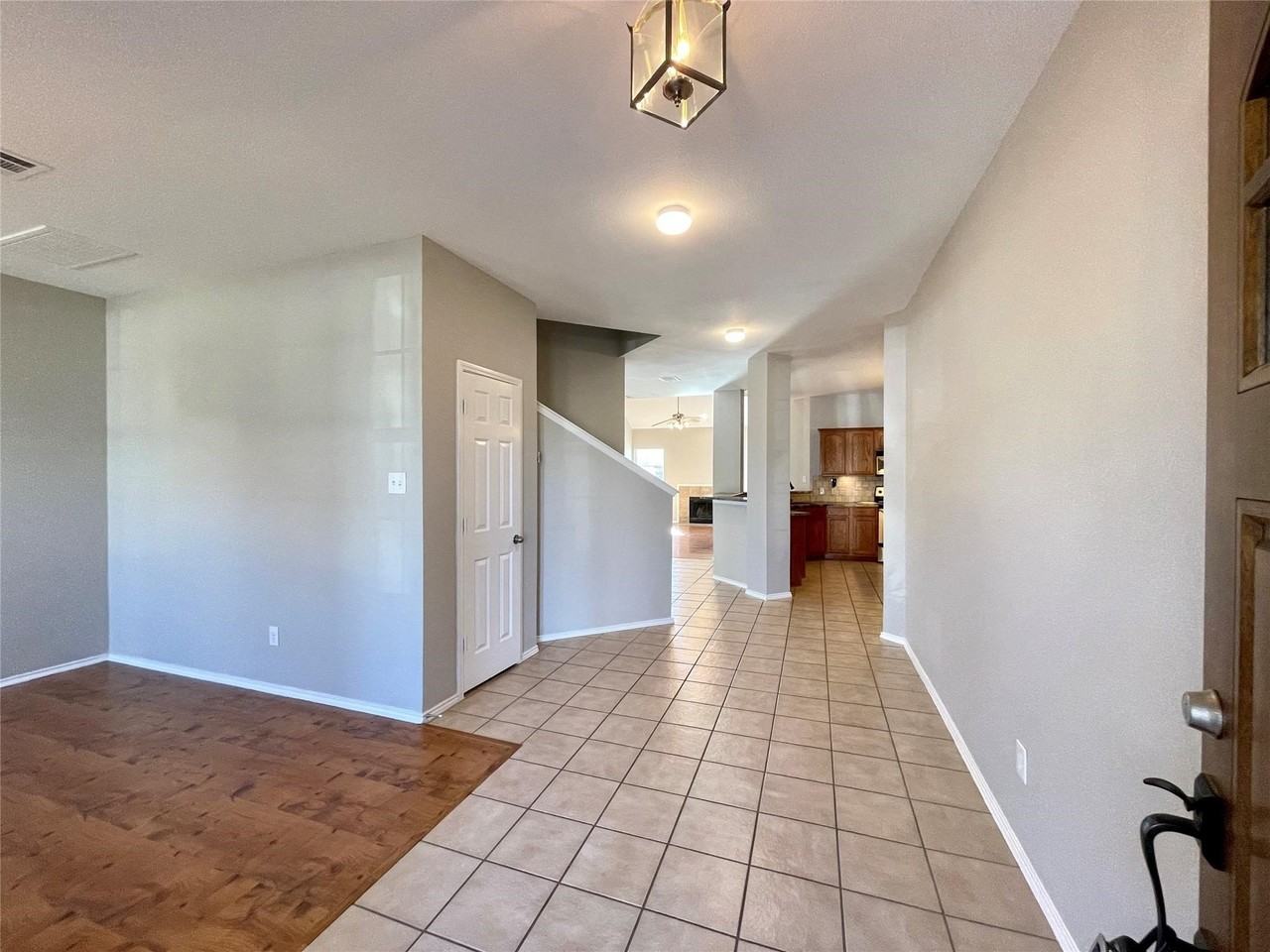 9787 Old Field Dr - Photo 3 of 29