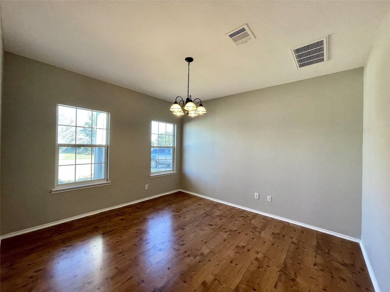 9787 Old Field Dr - Photo 4 of 29