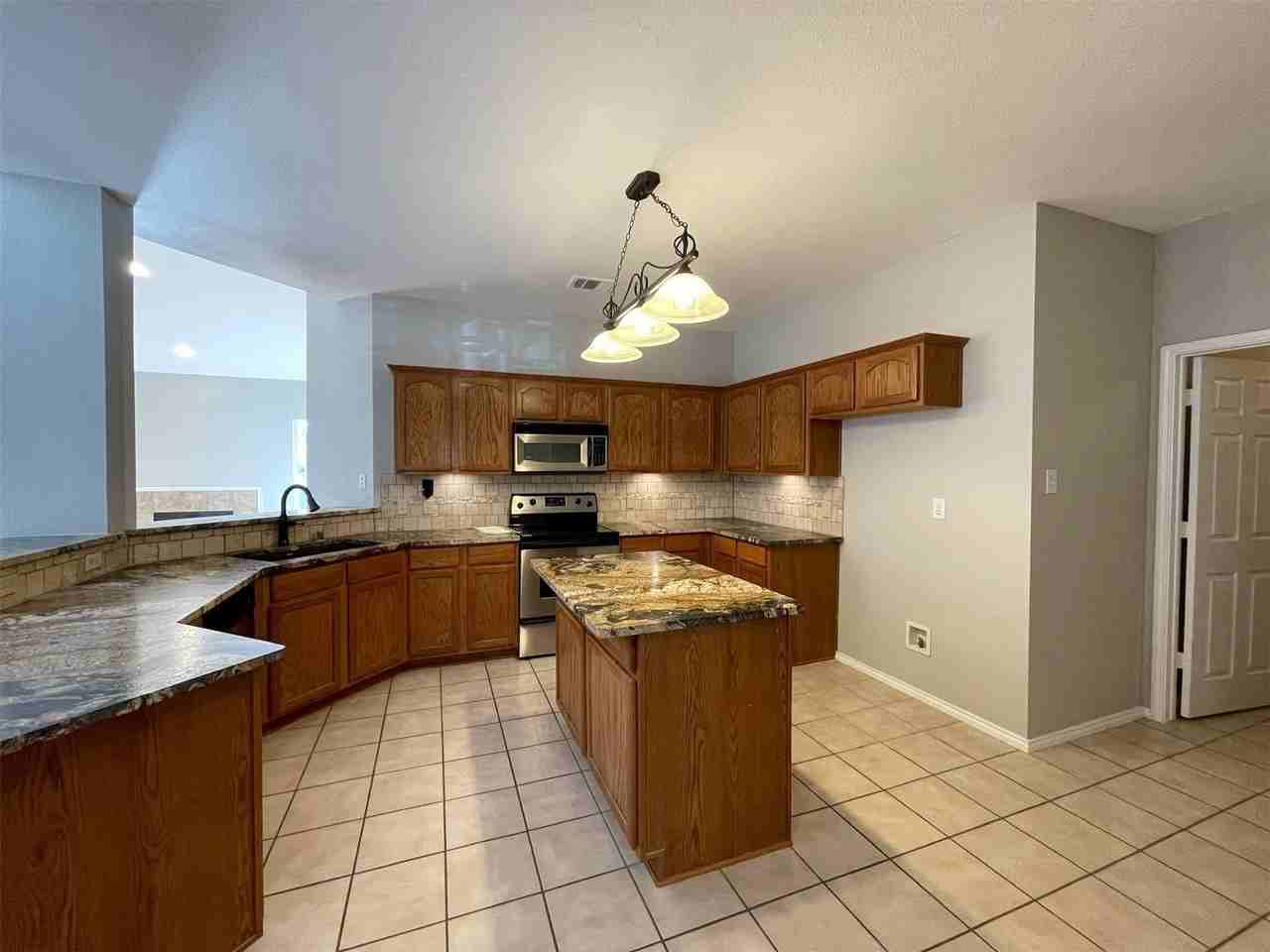 9787 Old Field Dr - Photo 5 of 29