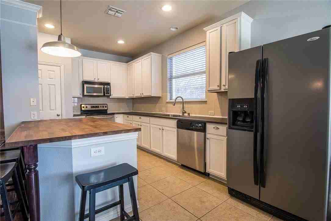 1412 Kittyhawk Dr - Photo 5 of 28