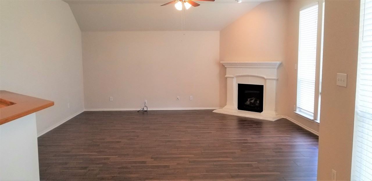 2036 El Camino Dr - Photo 5 of 21