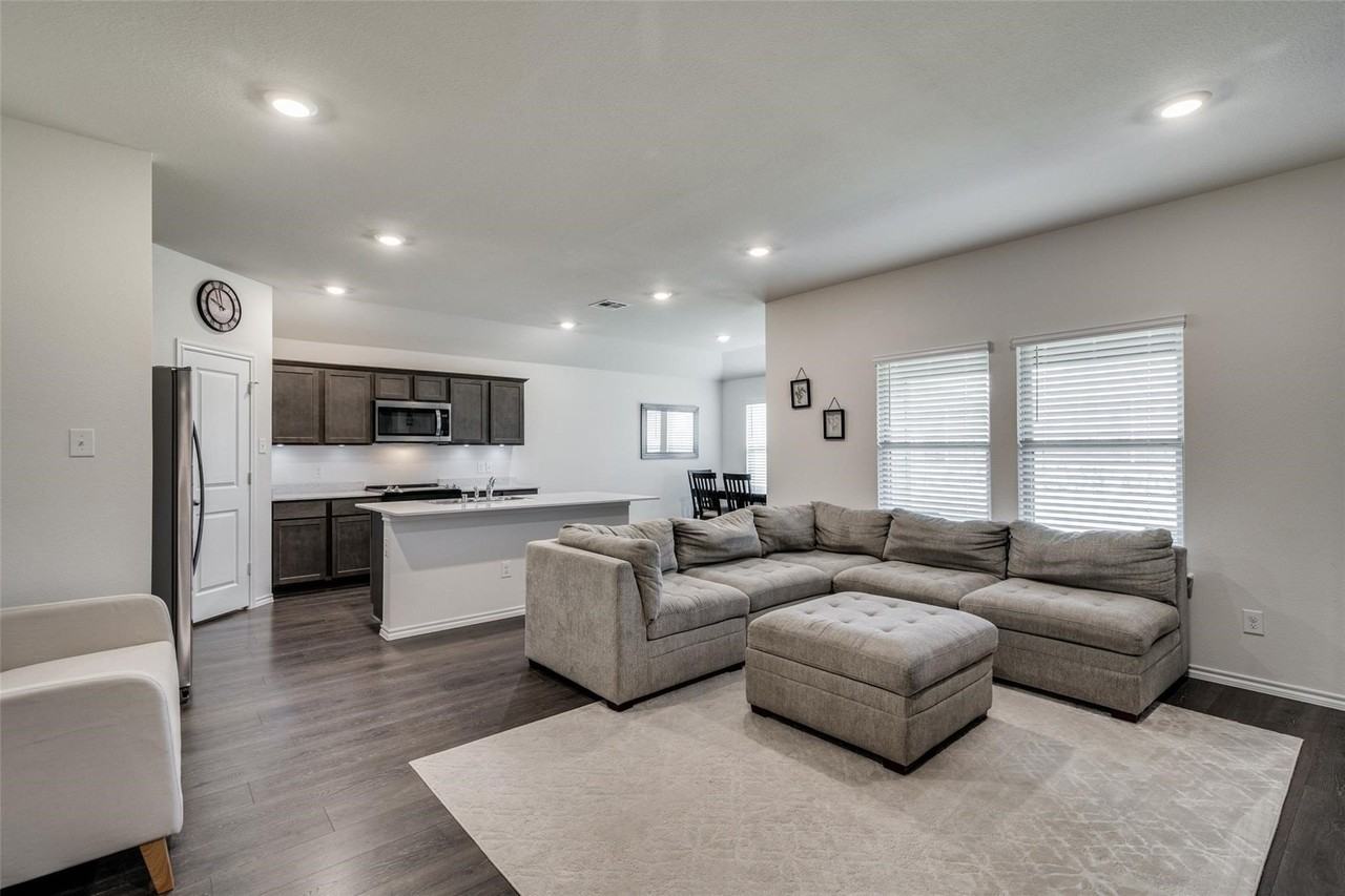 2117 Croton Ave - Photo 2 of 25